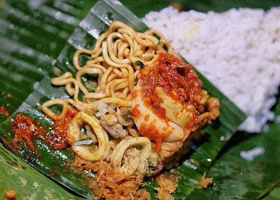 Nasi Jinggo Dadong Susun 2 Sejak 1982